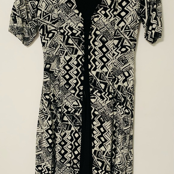 Black and white print dress with short sleeves oval neck line Fit and flare - Picture 5 of 14